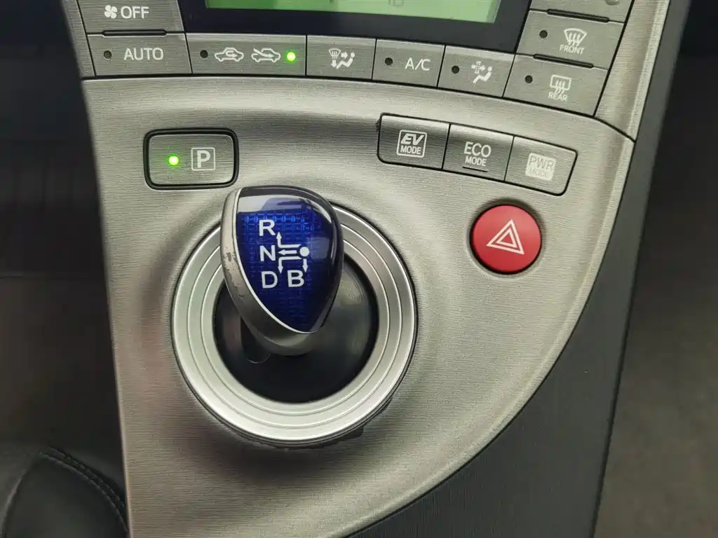 Toyota Prius 2012 1.8L Luxury Advanced Edition фото 13