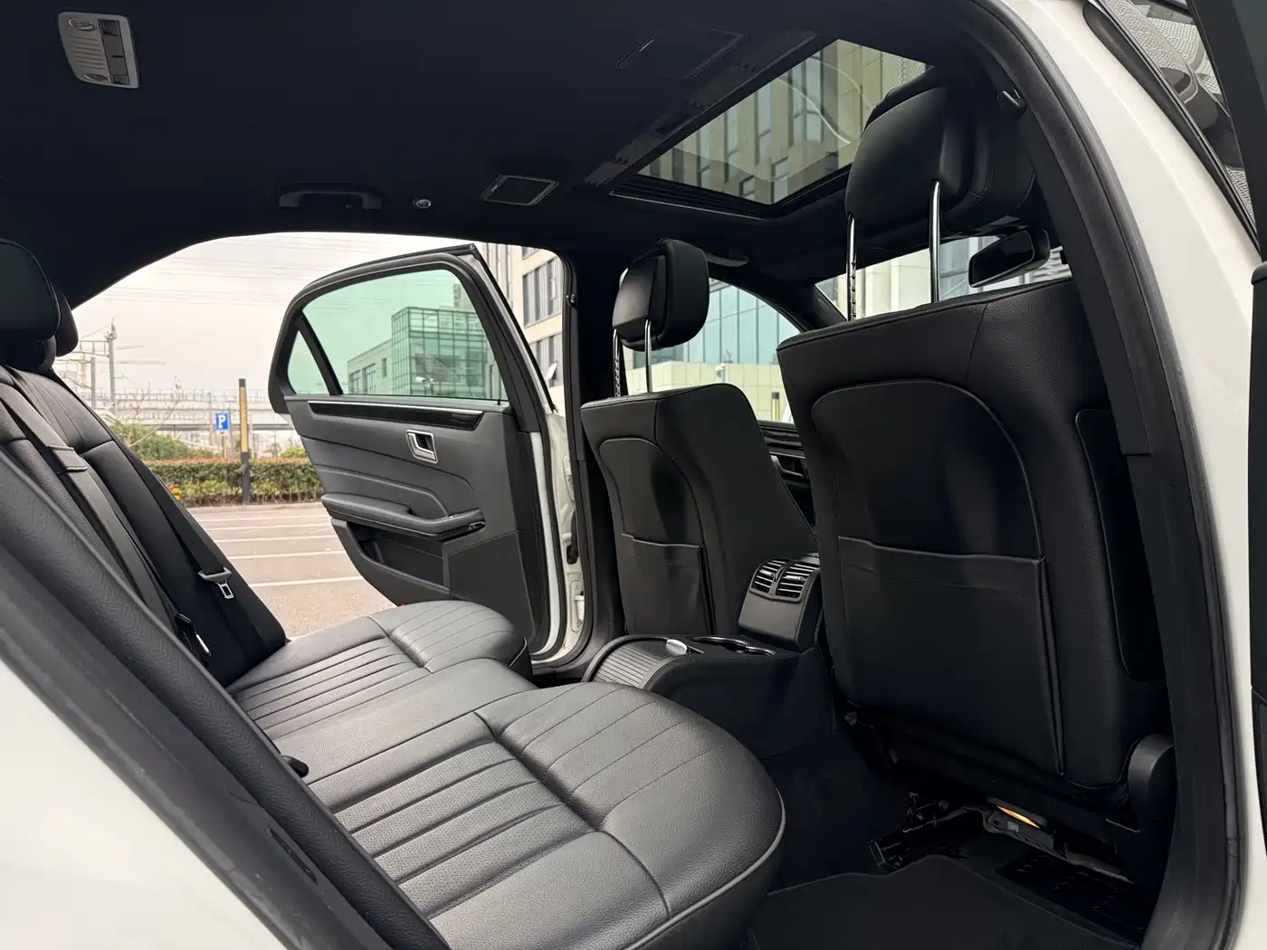 Mercedes-Benz E-Class 2015 E 260 L Sport фото 16