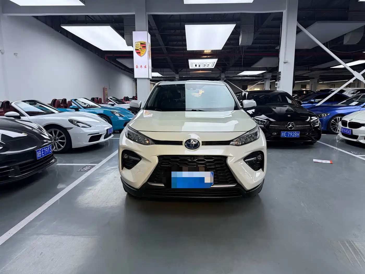 Toyota Wildlander 2022 Hybrid 2.5L E-CVT FWD Luxury PLUS Edition фото 2