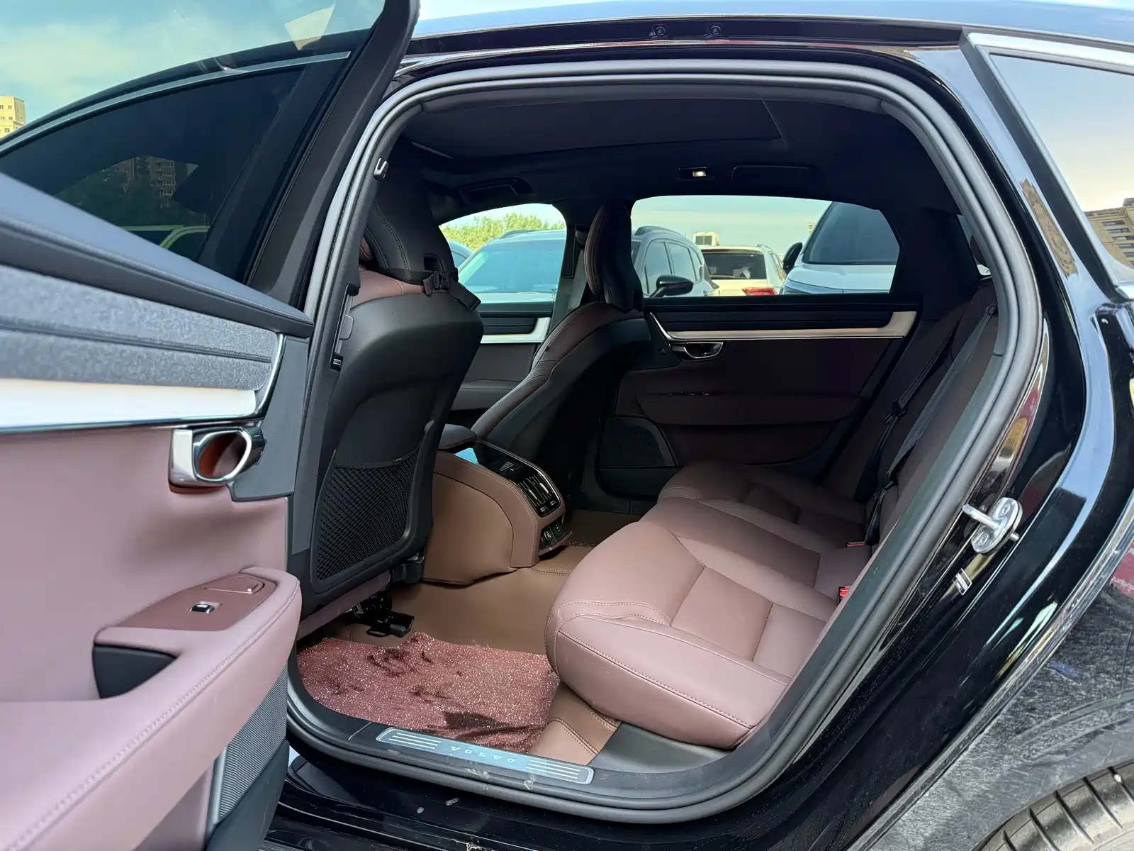 Photo 8 - Volvo S90