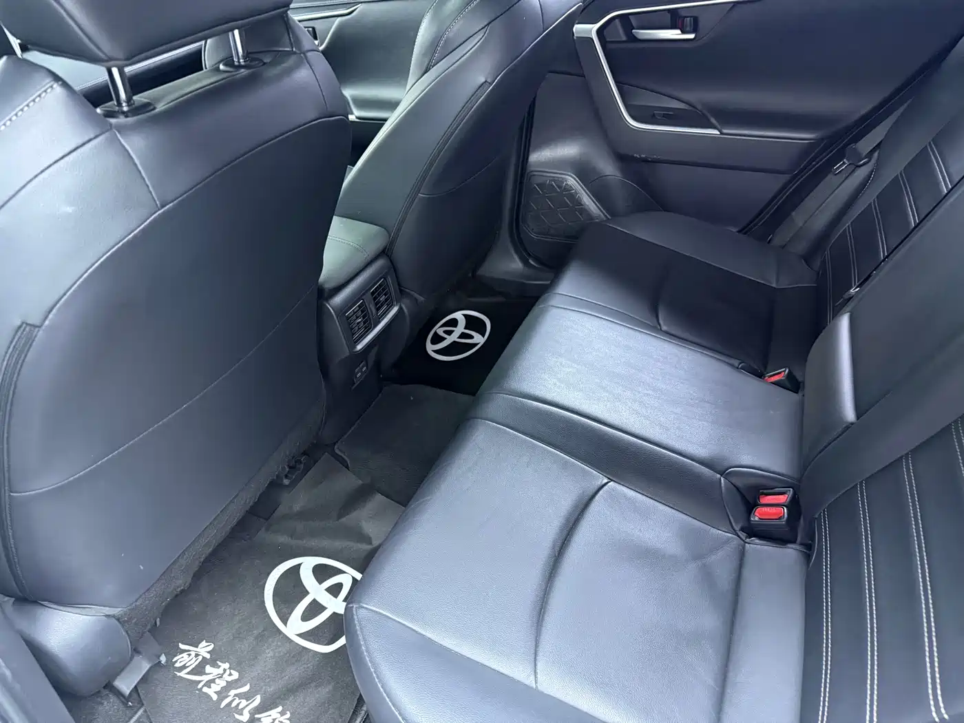 Toyota Wildlander 2022 Hybrid 2.5L E-CVT FWD Luxury PLUS Edition фото 6