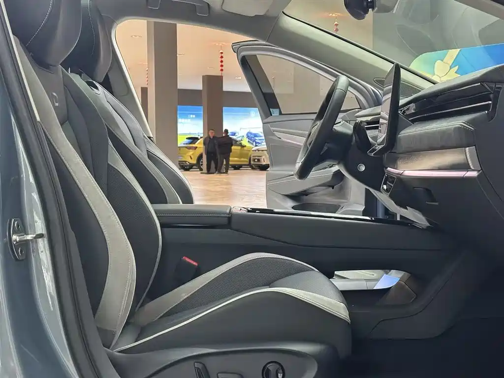 VOLKSWAGEN ID.7 VIZZION