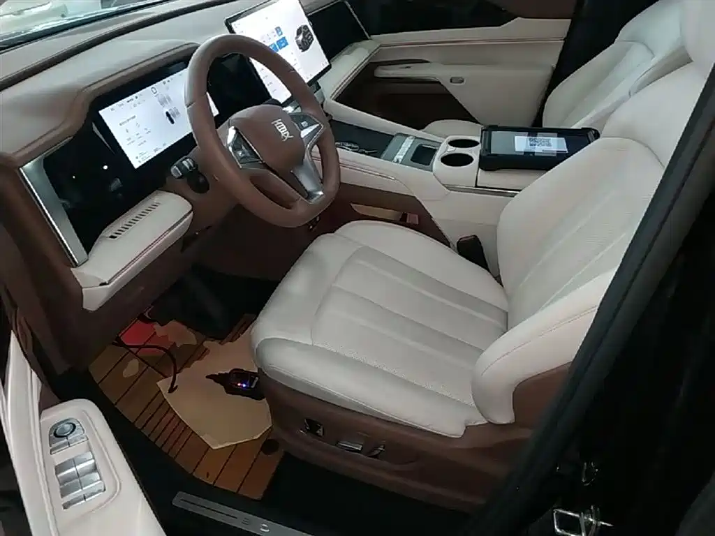 BYD Xia 2025 DM-i 1.5T 180km Surpass Edition фото 15