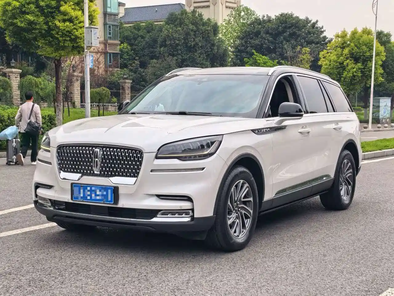 صورة 1 - Lincoln Aviator