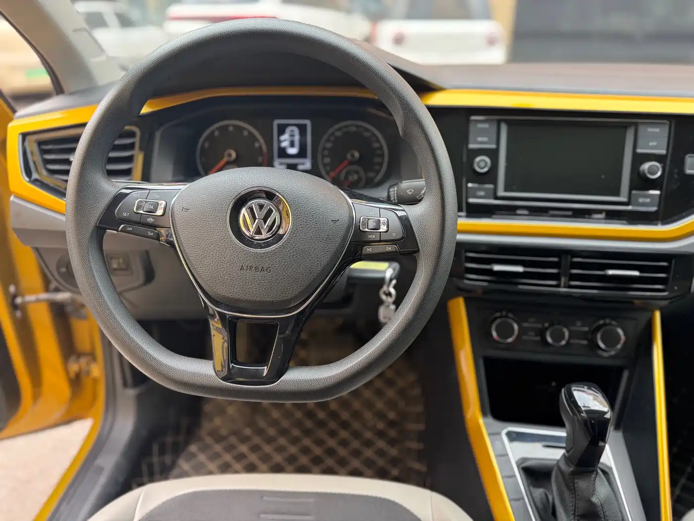 Volkswagen Polo 2019 Plus 1.5L Automatic Colorful Tech Edition фото 7