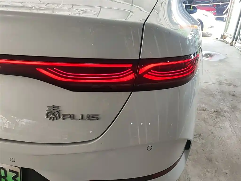 BYD Qin PLUS 2025 DM-i Smart Drive 55KM Leader фото 8