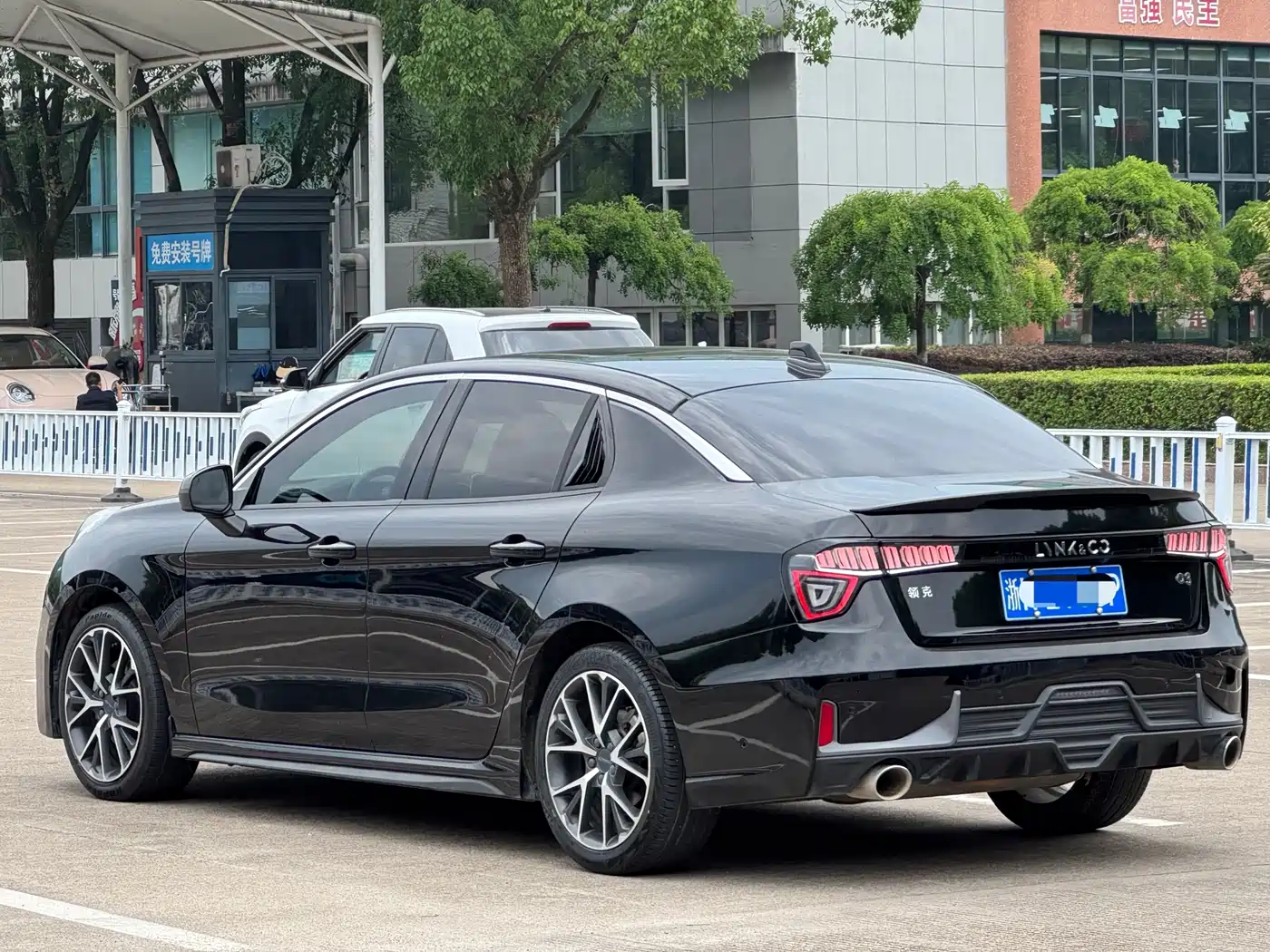 Lynk & Co 03 2021 2.0TD Auto Jin Pro фото 3