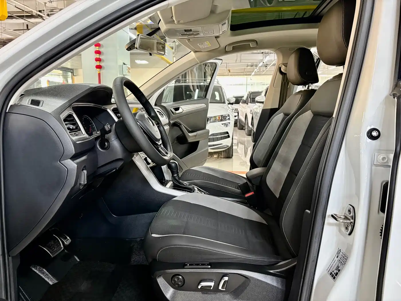 VOLKSWAGEN T ROC EXPLORING SONGS