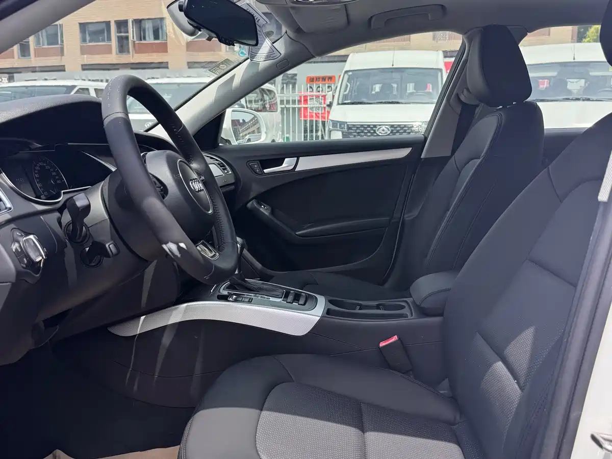 Audi A4L 2013 35 TFSI Automatic Standard фото 9