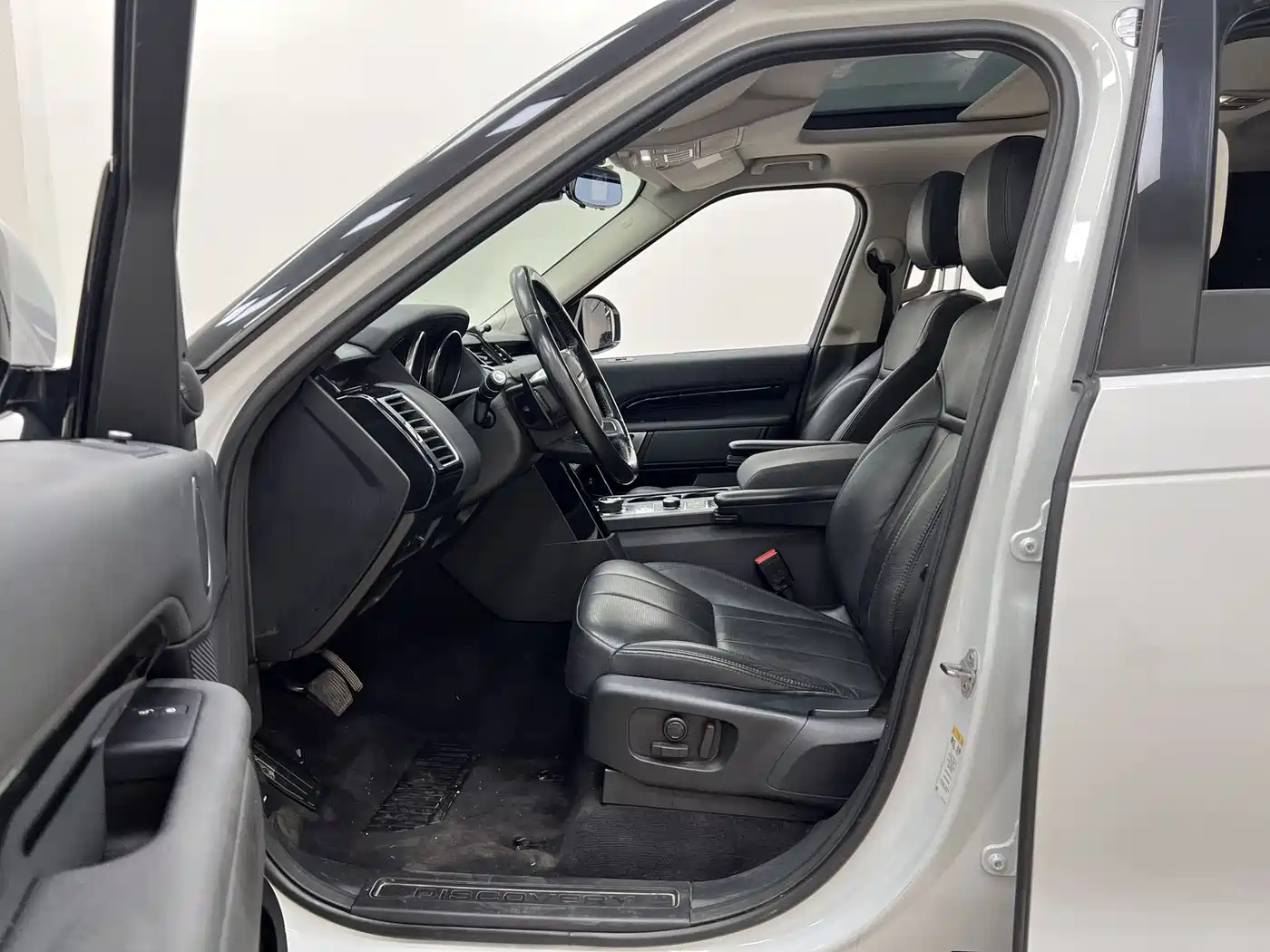 Land Rover Discovery 2017 3.0 SC V6 HSE фото 14