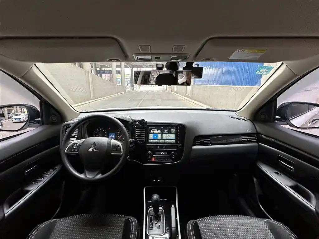Mitsubishi Outlander 2021 2.0L 2WD Smooth Ride Version 5-Seater фото 11