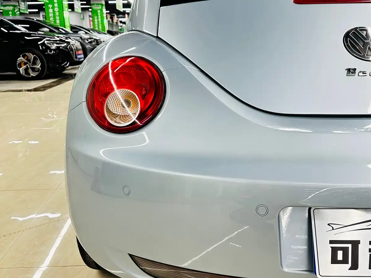 Volkswagen Beetle 2010 1.8T BlackOrange Luxury Edition фото 12