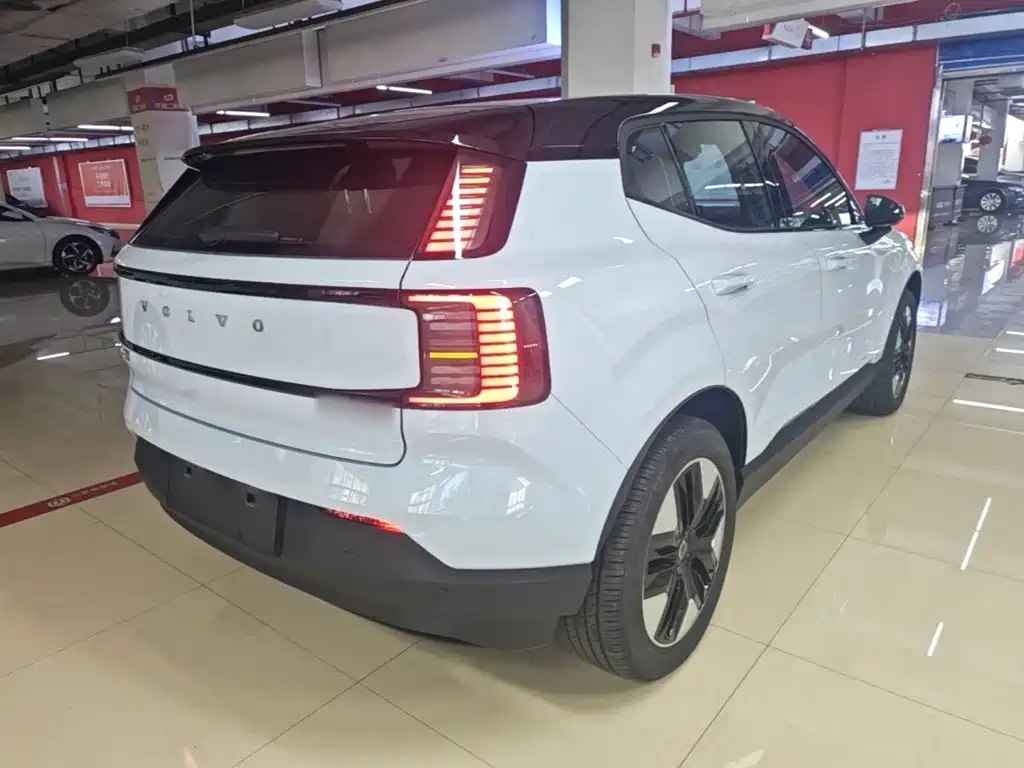 صورة 7 - Volvo EX30