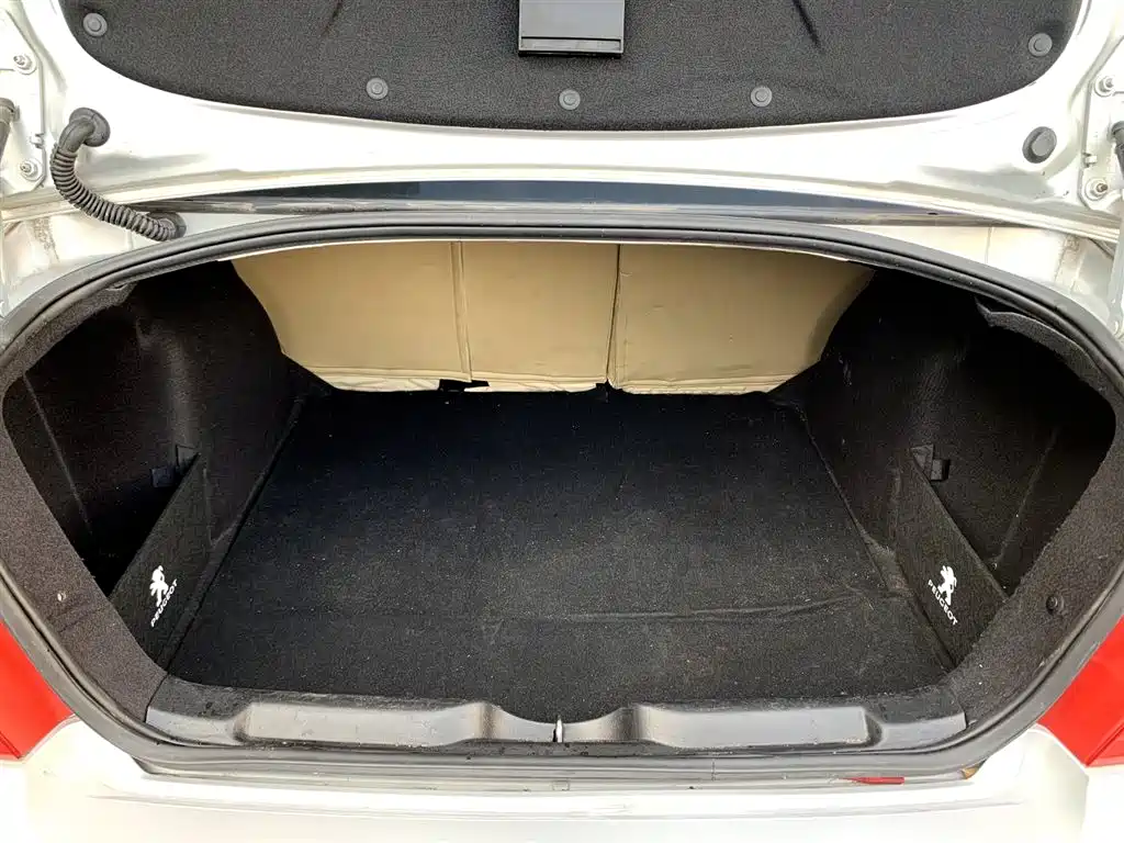 Peugeot 307 2010 Model Sedan 1.6L Automatic Comfort Edition фото 15