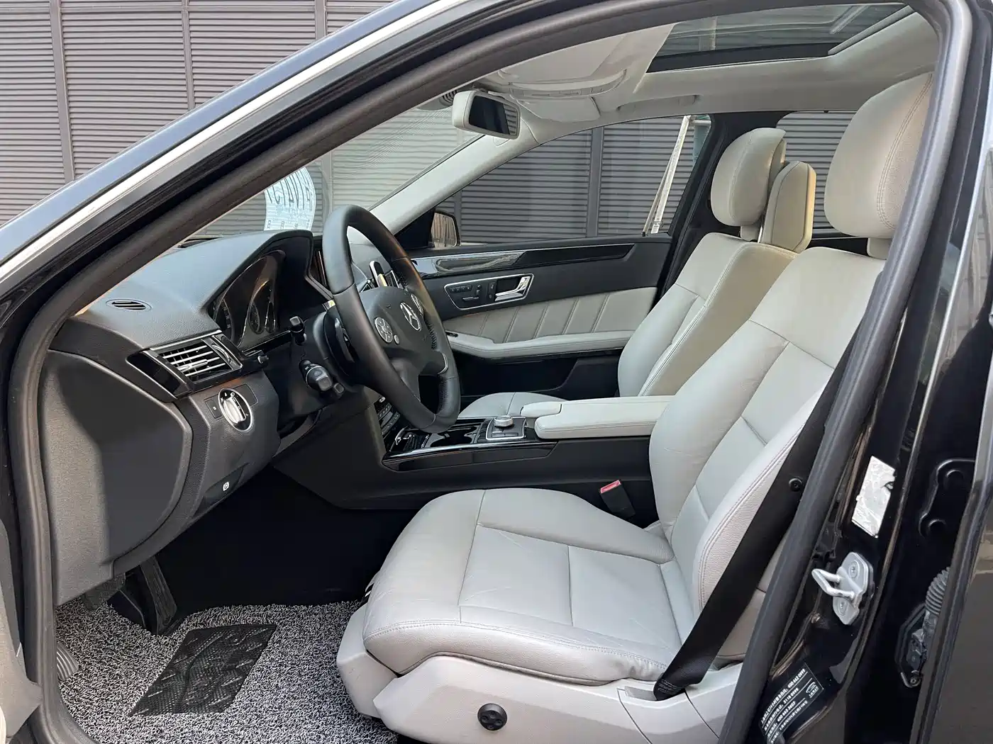 Mercedes-Benz E-Class 2010 E 300 L Fashion фото 6