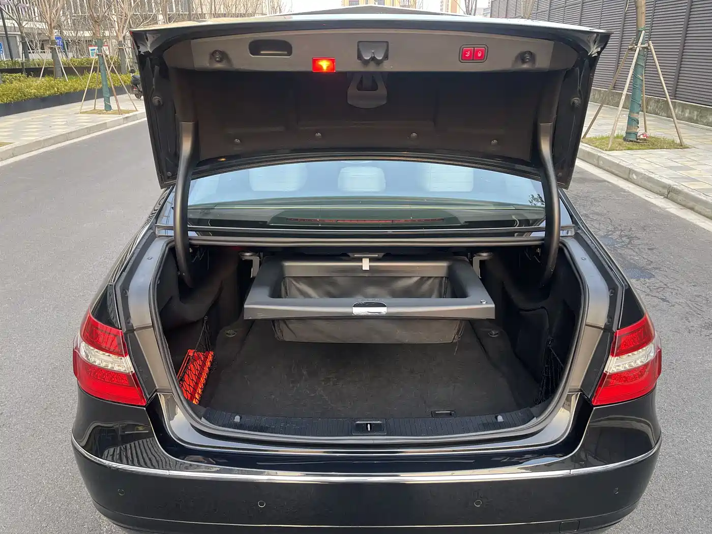 Mercedes-Benz E-Class 2010 E 300 L Fashion фото 18