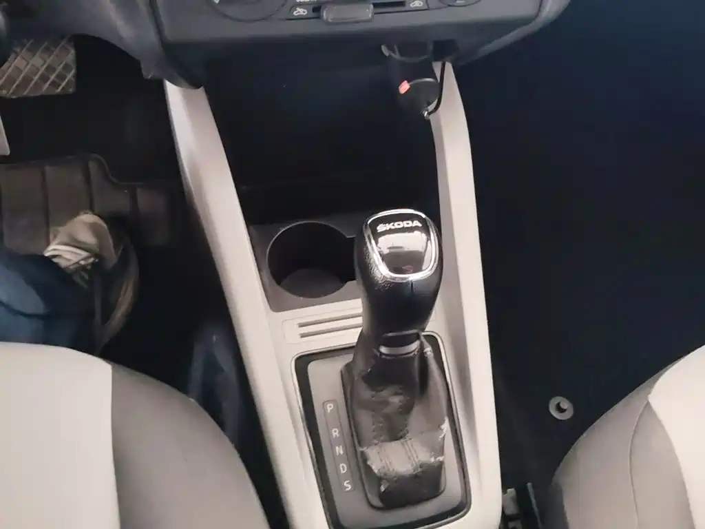 Škoda Fabia 2018 2017 1.4L Auto Car Enjoy Edition