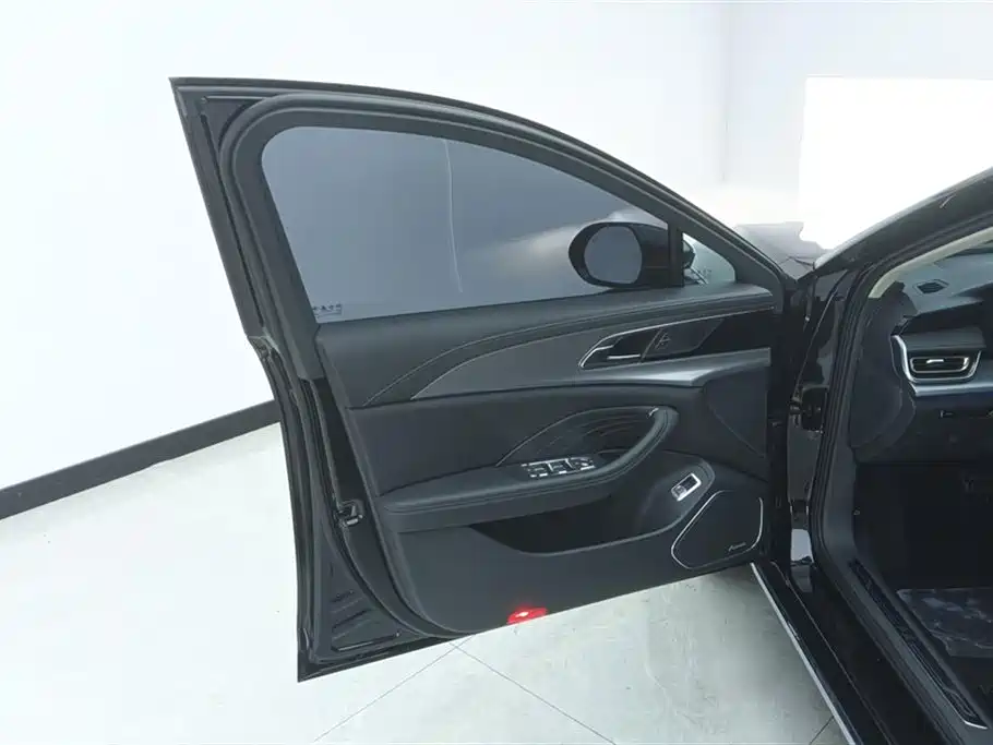 Hongqi H5 2024 2.0T Automatic Smart Connect Flag Smooth Edition фото 7