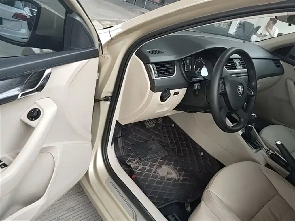 Škoda Octavia 2015 1.6L Automatic逸杰版 фото 16