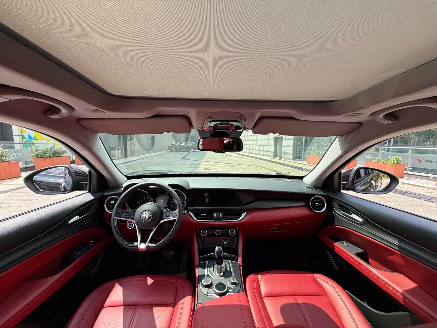 Alfa Romeo Stelvio 2019 2017 2.0T 200HP Luxury Edition