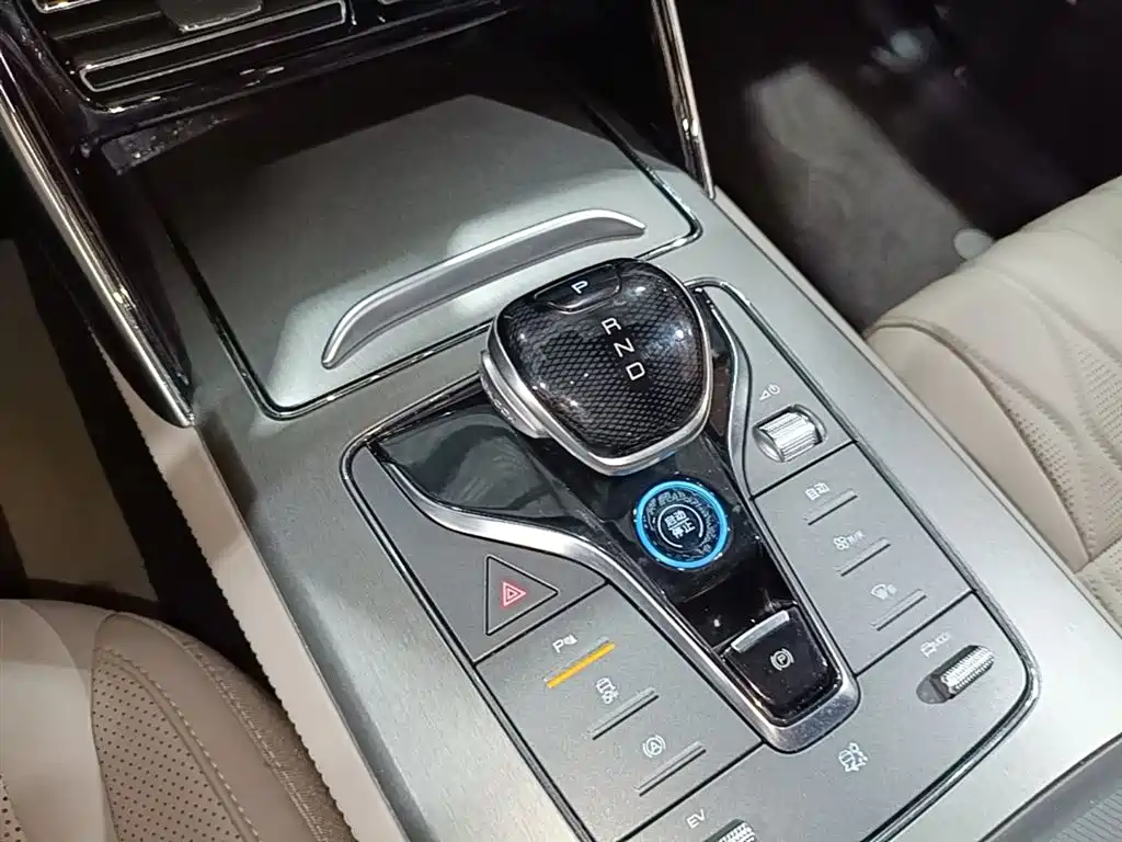 BYD Tang New Energy 2024 DM-i Glory Edition 112KM Deluxe фото 21