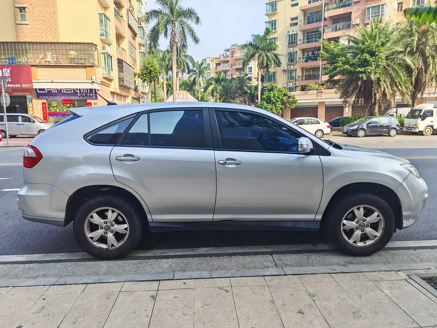 BYD S6 2014 Model 2.0L Manual Luxury 7-Seater фото 5
