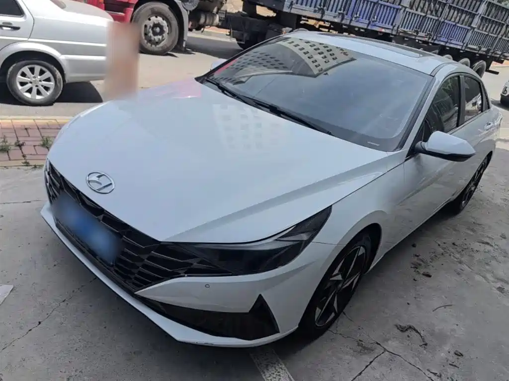 Hyundai Elantra 2021 1.5L CVT LUX Premium Edition