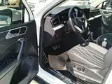 صورة 16 - Volkswagen Tiguan L