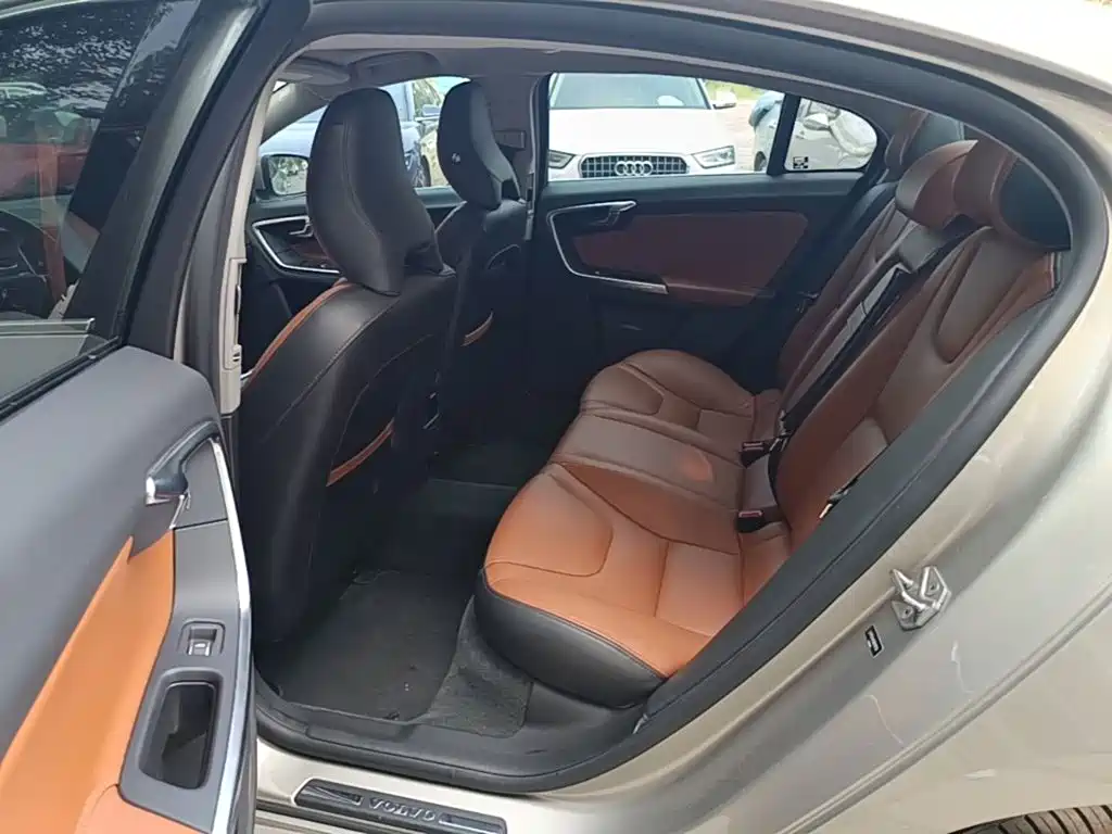 Фото 17 - Volvo S60