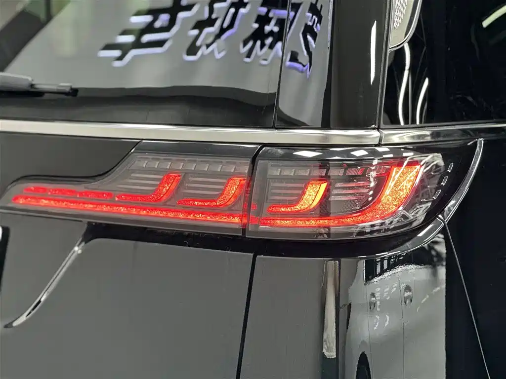Voyah Auto Voyah Dreamer 2025 PHEV AWD Excellent Kunpeng Edition фото 8