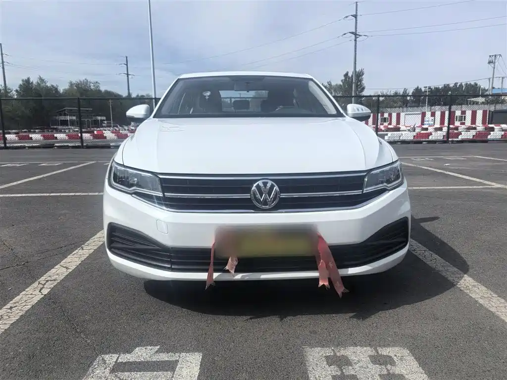VOLKSWAGEN BORA