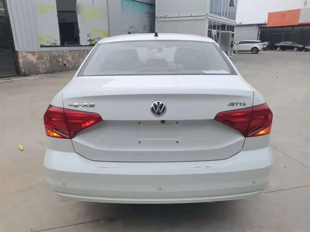 Volkswagen Jetta 2019 Dream Edition 1.4L Manual Fashion фото 4