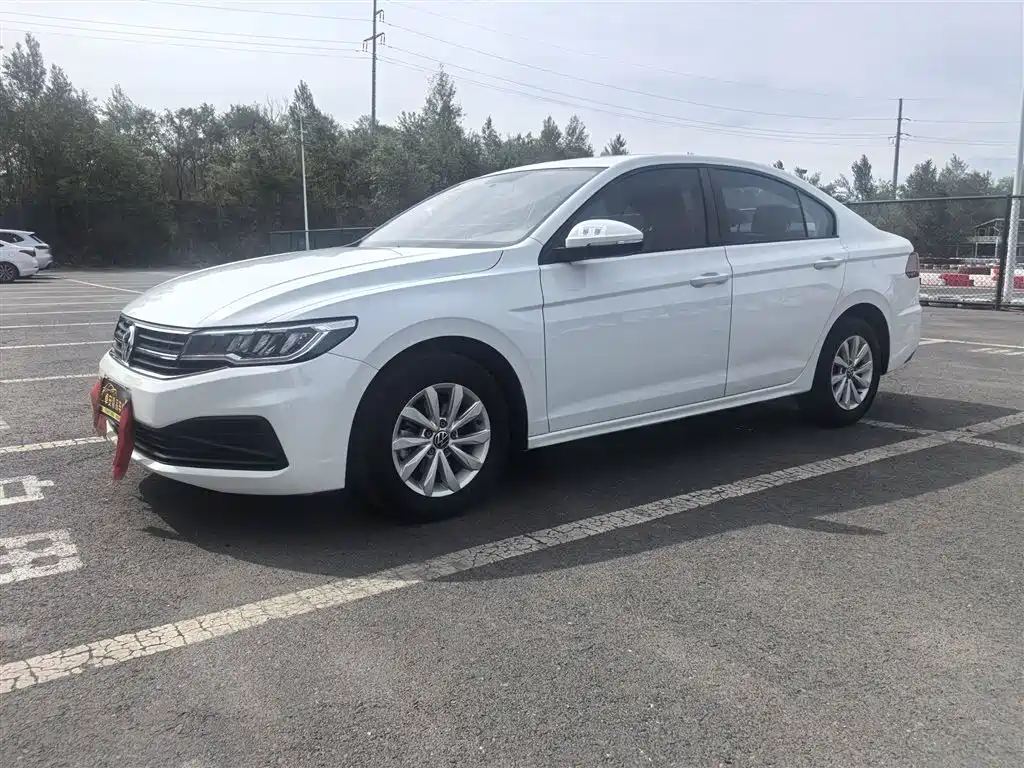 VOLKSWAGEN BORA