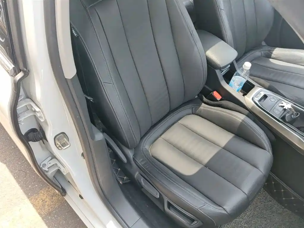 Peugeot 408 2016 1.6T Automatic Luxury Edition фото 25