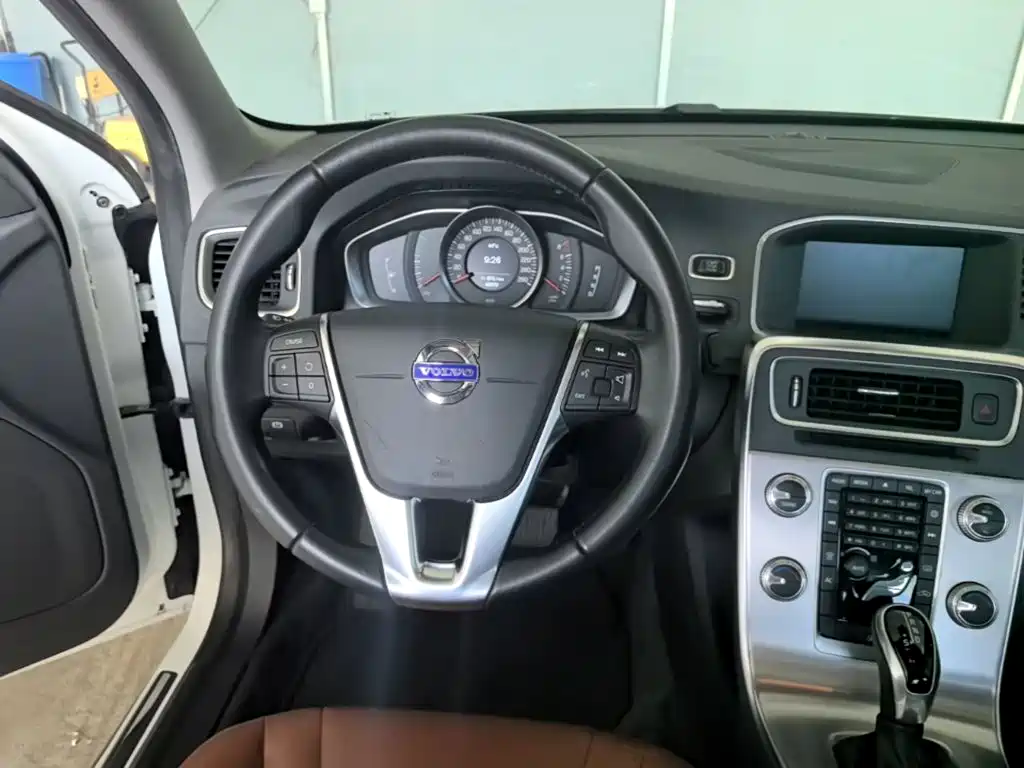 Фото 11 - Volvo S60