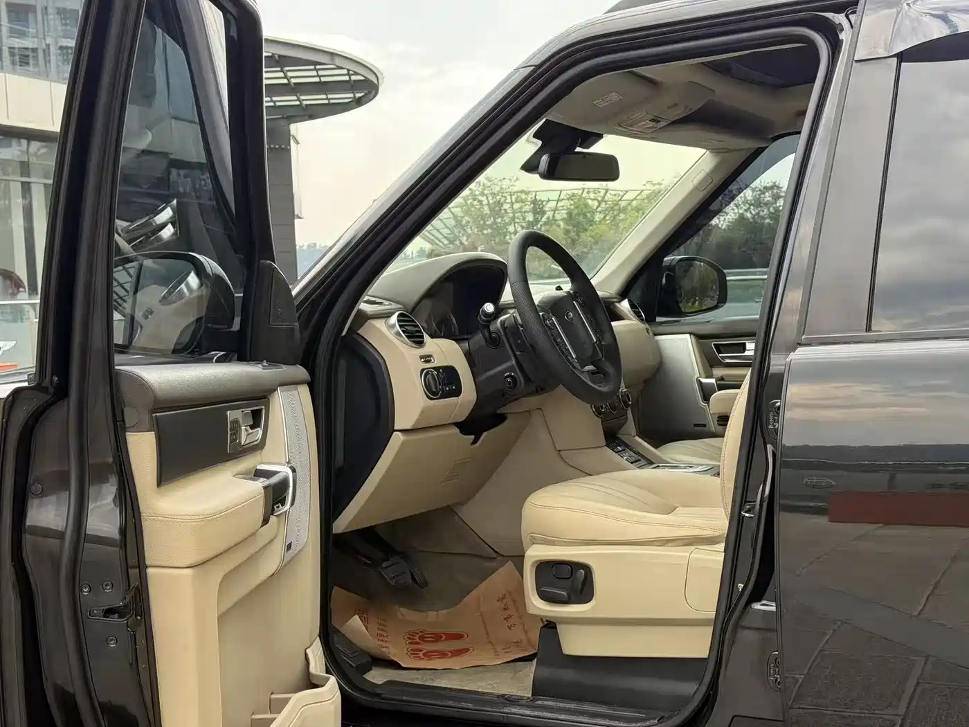 Land Rover Discovery 2015 3.0 SDV6 HSE Diesel фото 8