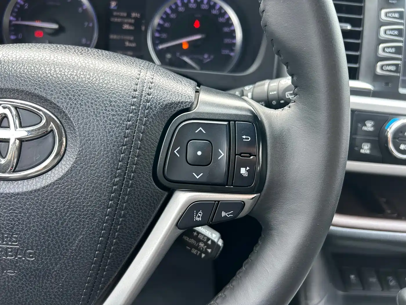 Toyota Highlander 2018 2.0T 4WD Luxury 7-seater China VI фото 15