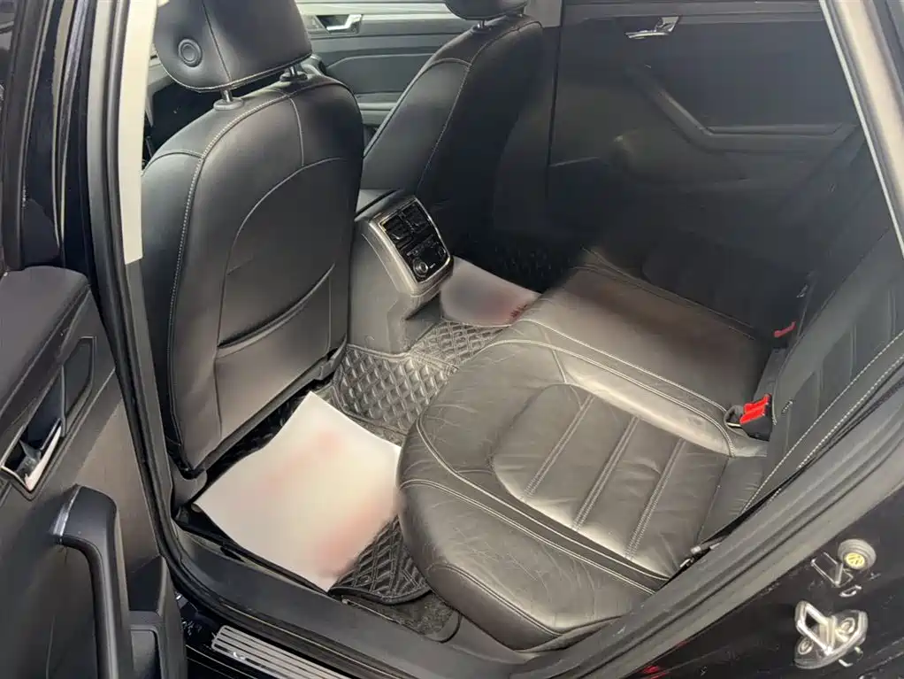 Volkswagen Passat 2017 330TSI DSG Prestige фото 13