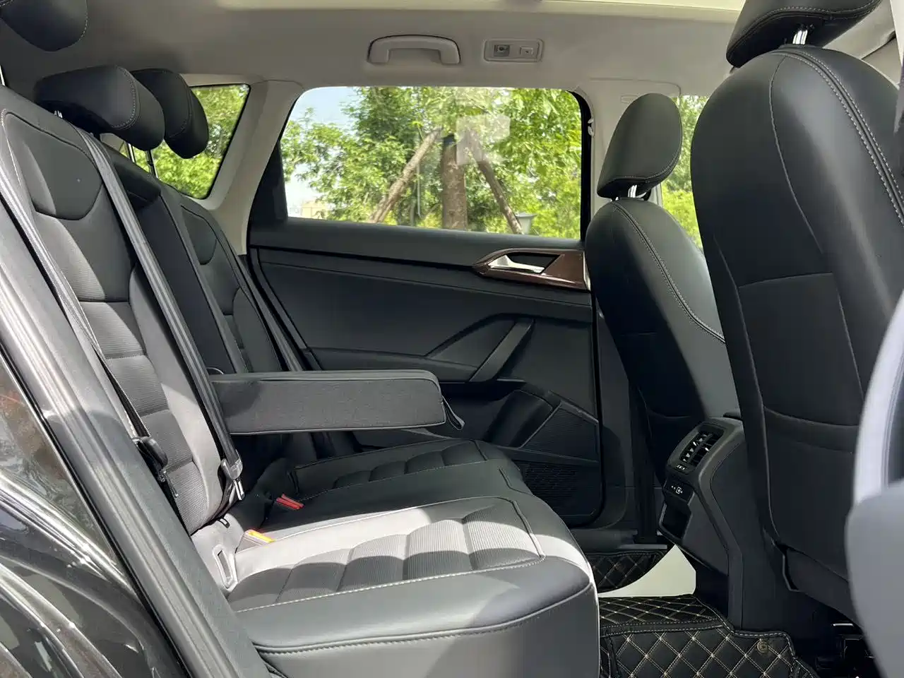 Volkswagen Tharu 2022 280TSI FWD Luxury Edition фото 11