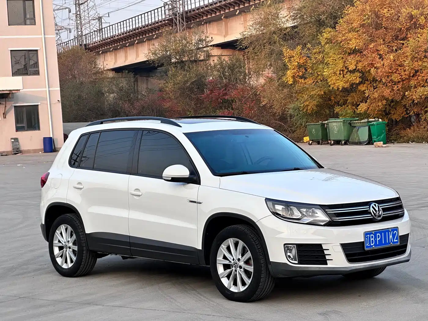 VOLKSWAGEN TIGUAN