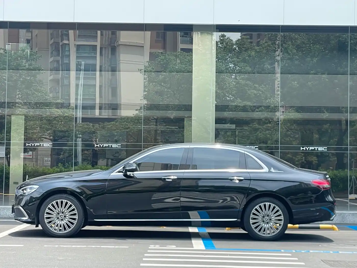 Mercedes-Benz E-Class 2022 E 300 L Fashion фото 4