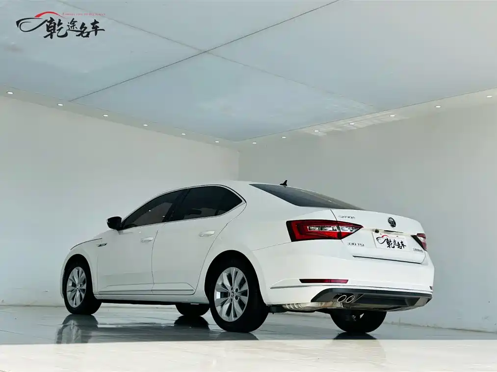 Škoda Superb 2016 TSI330 DSG Pioneer Edition фото 5