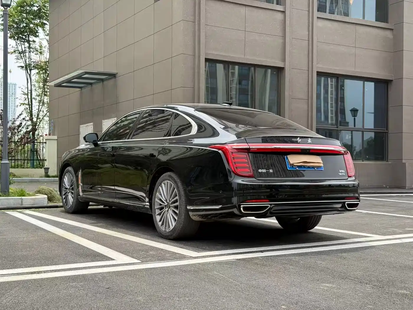 Hongqi H9 2022 2.0T Smart Connect Flag Smooth Edition фото 7