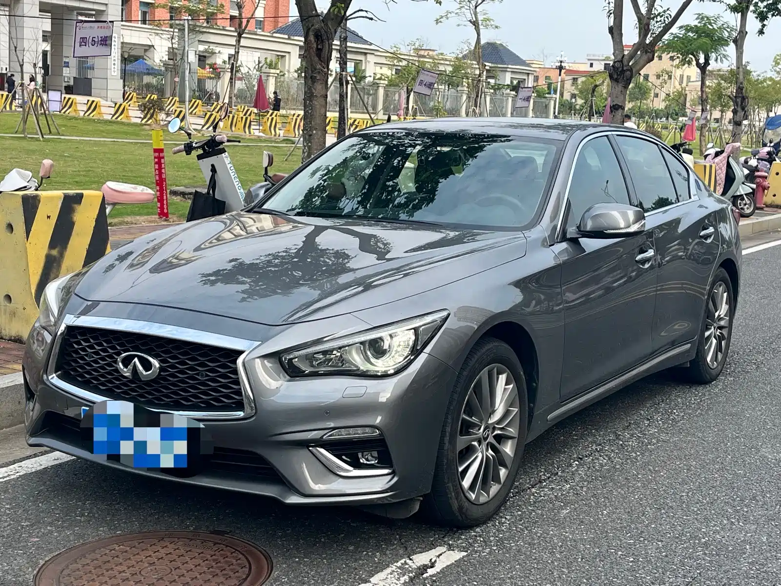 Photo 1 - Infiniti Q50L