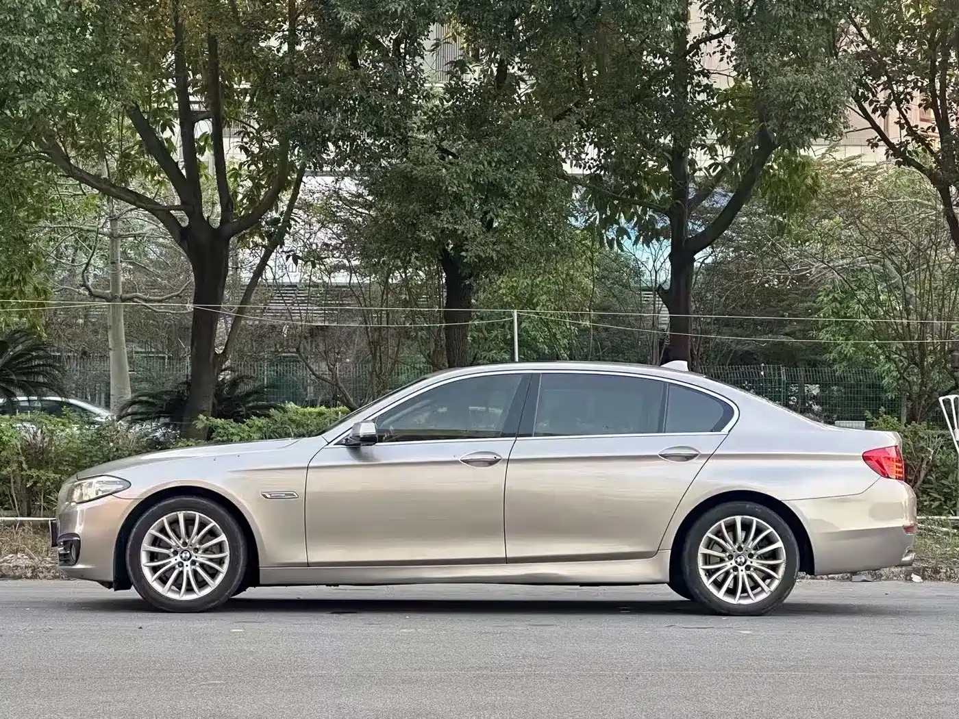 BMW 5 Series 2017 525Li Leading Edition фото 7