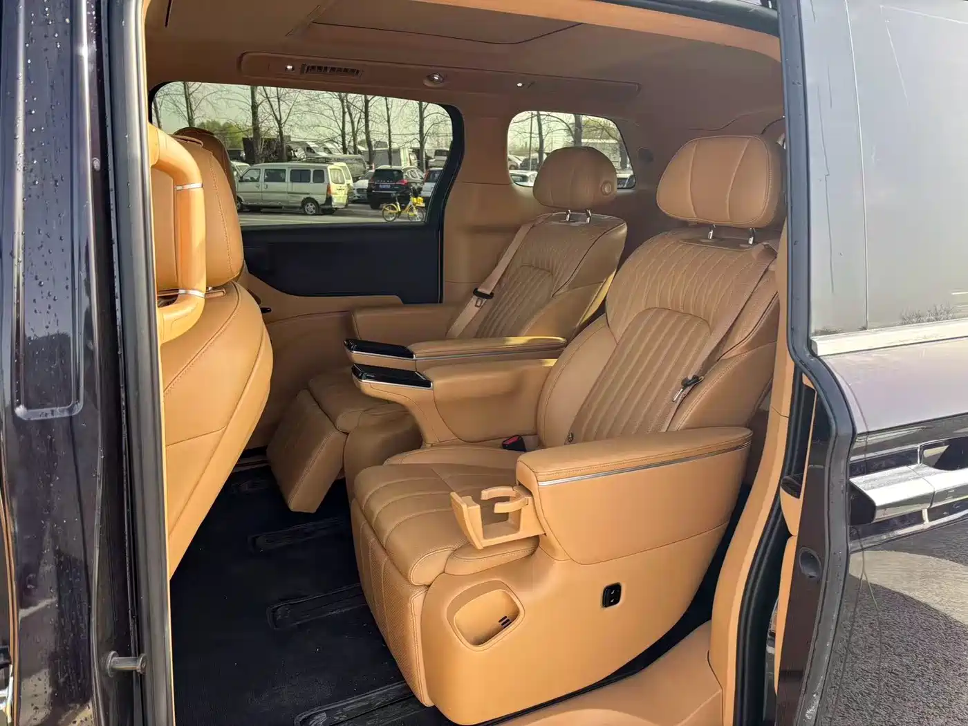 Voyah Auto Voyah Dreamer 2025 PHEV AWD Flagship Kunpeng Edition фото 6