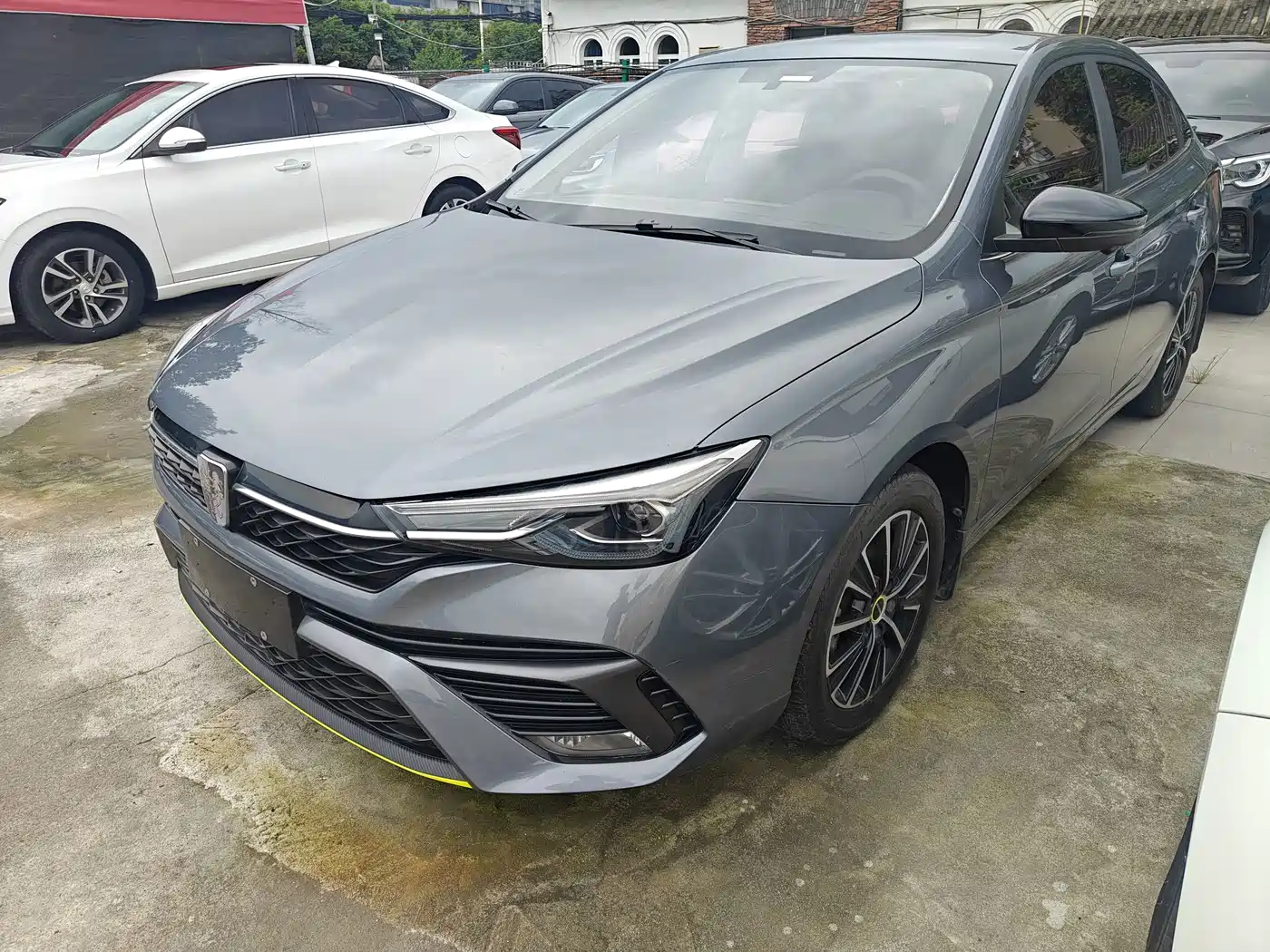 Photo 1 - Roewe i5