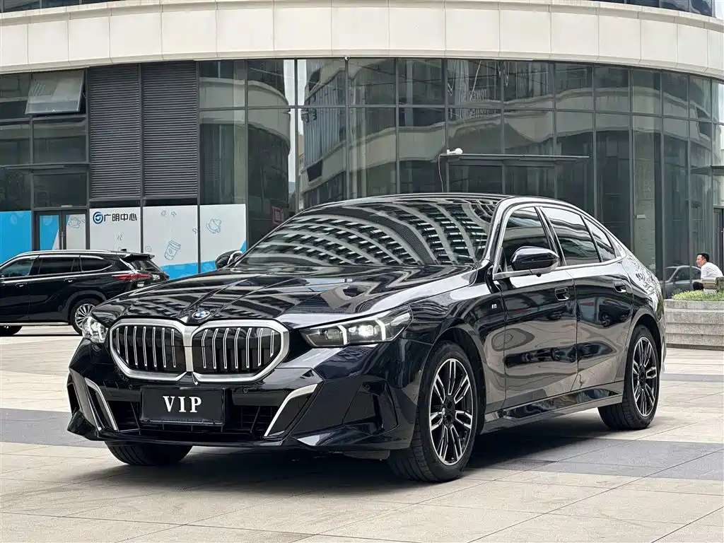 BMW 5 Series 2024 525Li M Sport Package