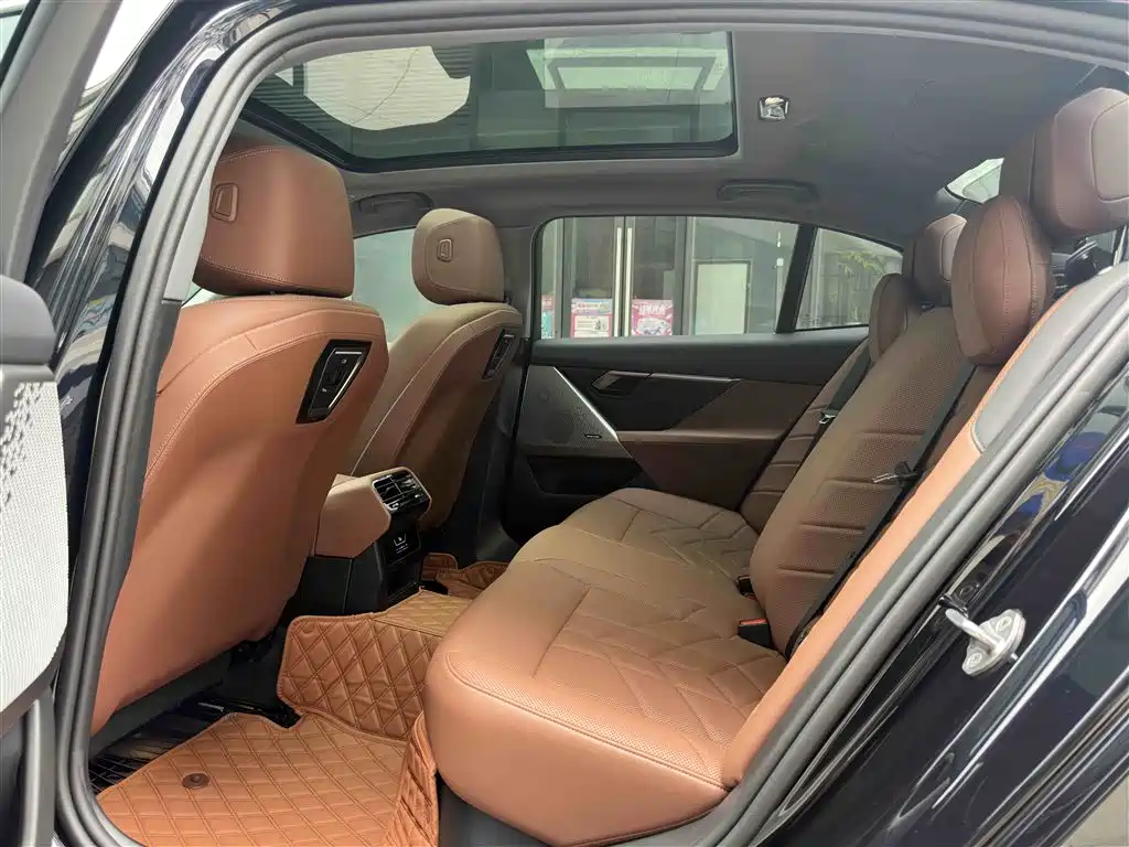 BMW 5 Series 2024 525Li M Sport Package фото 5