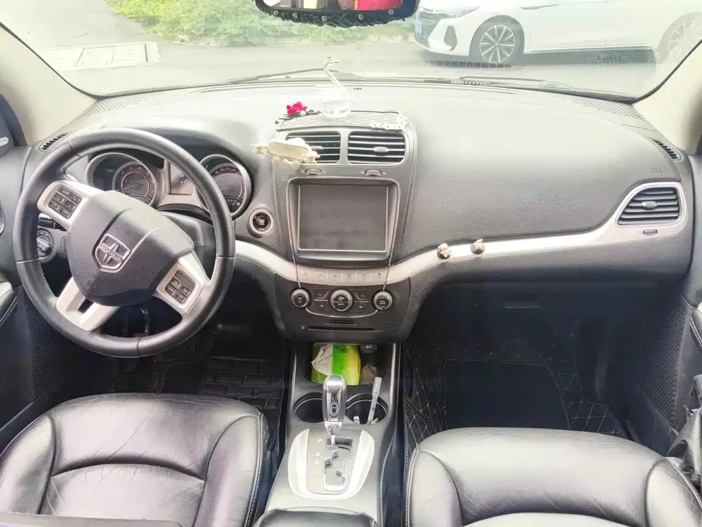 Dodge Journey 2013 2013 Model 2.4L 2WD Premium Edition